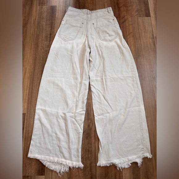 Free People We The Free Old West Slouchy Wide Leg Soft Jeans, Cream, size 27 - Picture 12 of 16